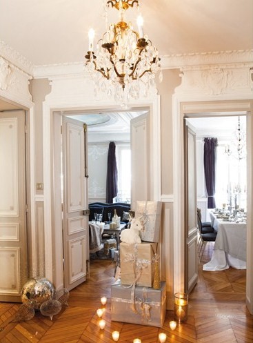 Christmas-decor-Paris-Apartment-Decorated-for-Christmas-home-interior-decorating-luxury-interiors (7)